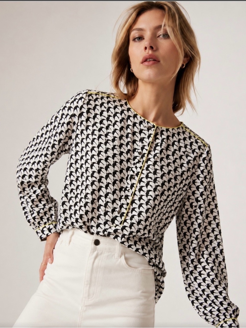 Banana Republic Black & White Printed Long-Sleeve Women’s Top with Yellow Trim